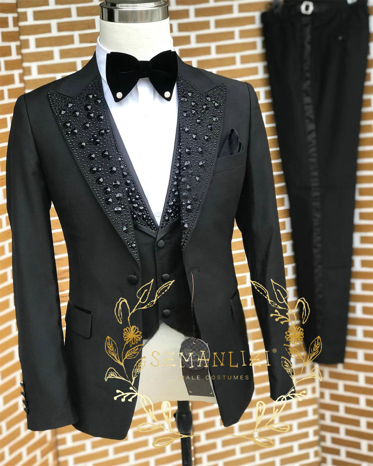 Abiti da uomo neri Smoking di  - Men Formal Wear For Wedding recensione e prezzo
